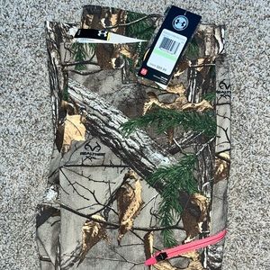 *NEW* Under Armour Realtree Xtra Women’s Fitted Camouflage Hunting Pants